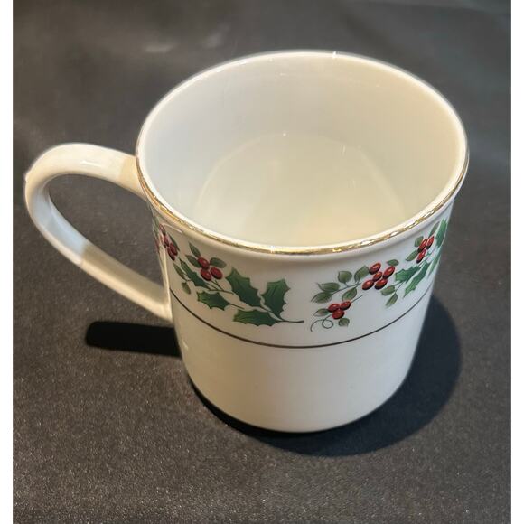 Gibson Christmas Charm Set of Two Cups and Saucers - Picture 3 of 4